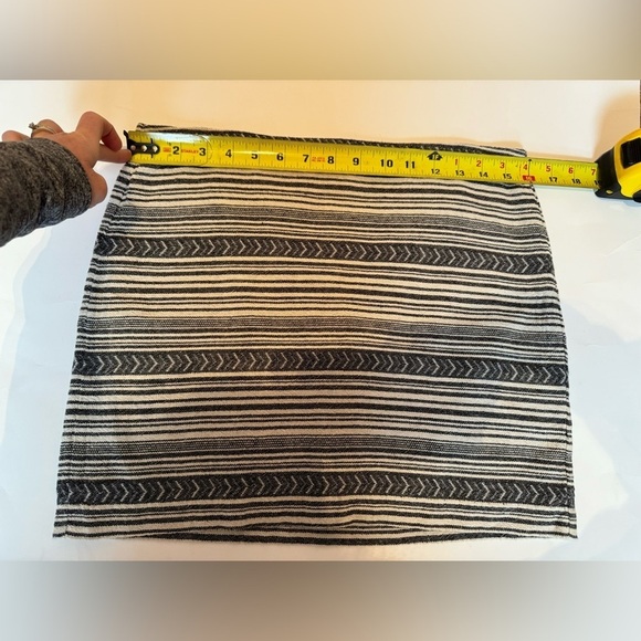 Gap size 4 grey white striped lined mini skirt with arrow design 100% cotton - Picture 6 of 6